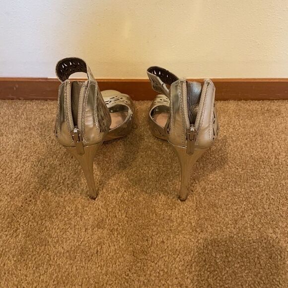 Sam Edelman silver cutout heels. - Picture 3 of 11